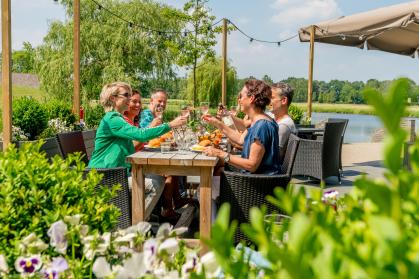 Groep op het terras
