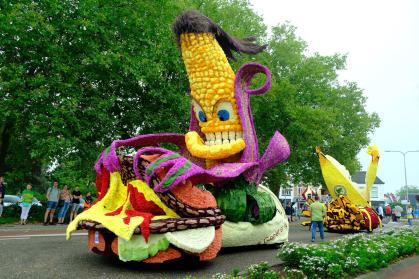 Praalwagens van het bloemencorso winterswijk