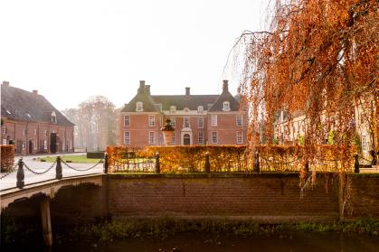 Kasteel slangenburg in herfstkleuren